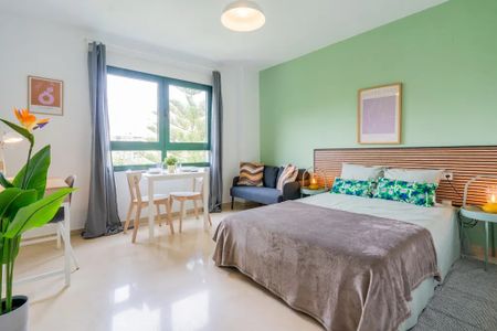 Plaça de les Bandes de Música de la Comunitat Valenciana, Valencia, Valencian Community 46013 - Photo 3