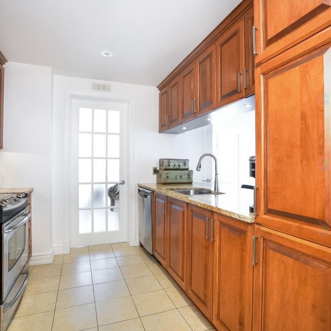 2000 Rue Drummond, Montréal (Ville-Marie), QC H3G - Photo 1