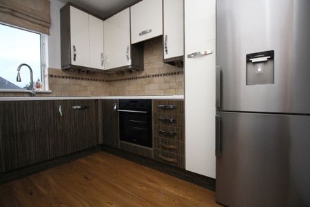 Cowdenhill Circus, Knightswood, Glasgow - Photo 5