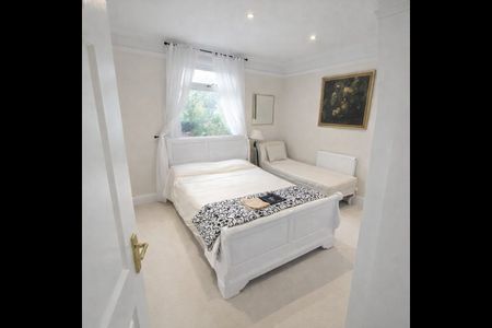 Room in a Shared House, Queens Road, E11 - Photo 2