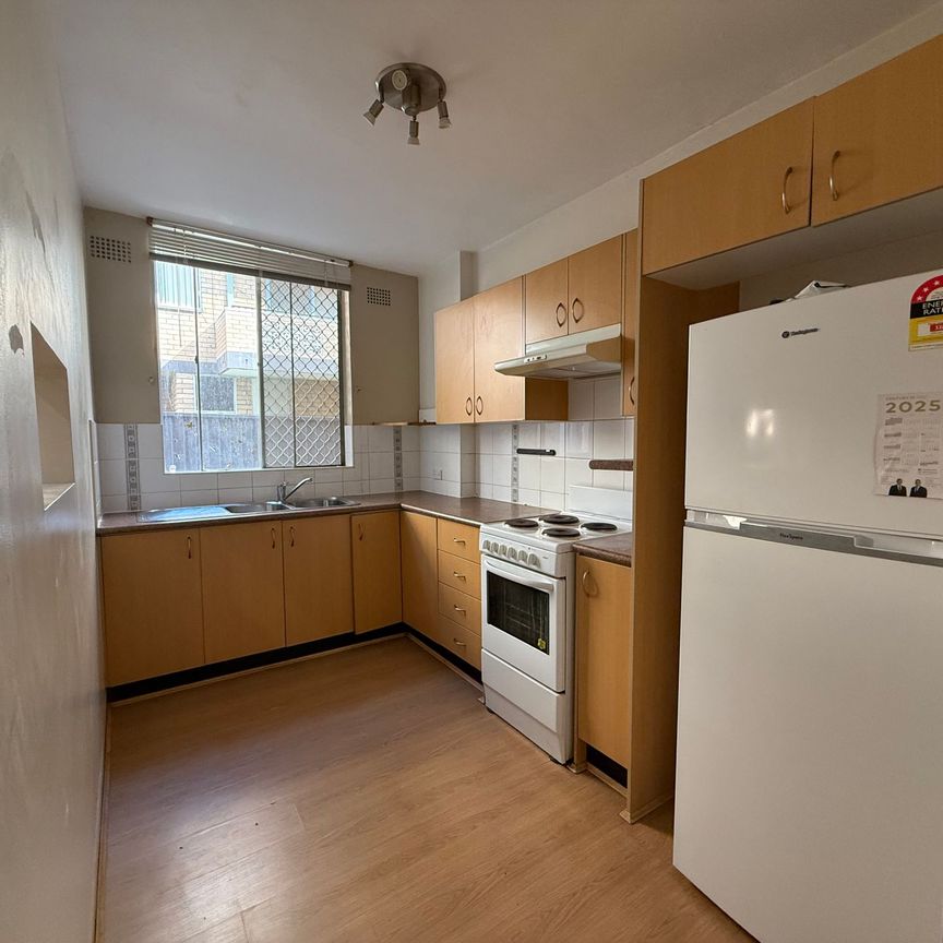 Ground Floor&comma; Two Bedroom Unit&excl; - Photo 1