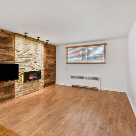 Charmant Condo 4 1/2 semi-meublé à louer dans le coeur de Saint-Lambert, à 15mins du centre-ville de Montréal - Photo 3