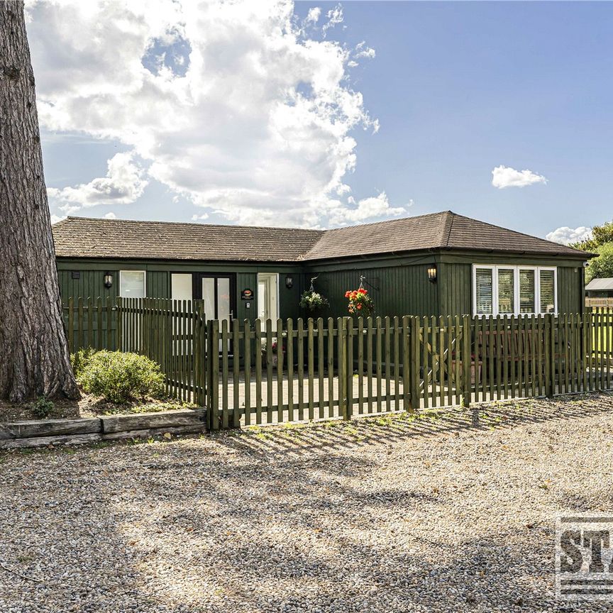 Rush Green, Hertford - Photo 1