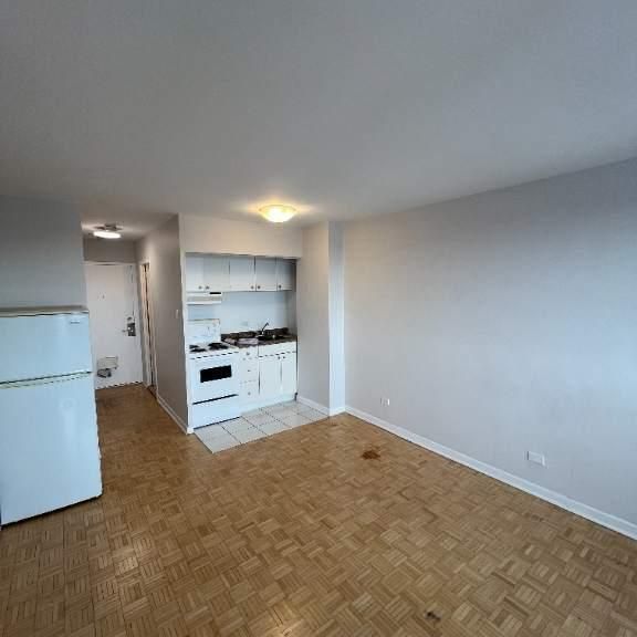 Studio Apartments Available - A louer • For Rent - Photo 1