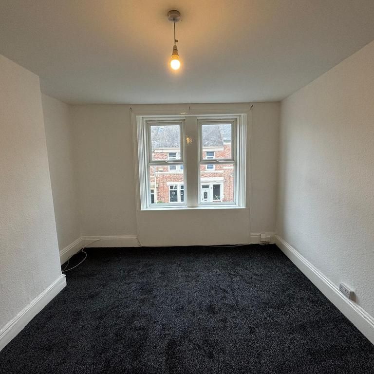 3 bedroom flat to rent - Photo 1