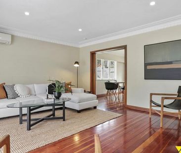 Stylish Family Home in Sought-After New Lynn - Photo 4