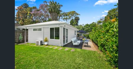 House-like granny flat offers privacy and large enclosed lawn - Photo 3