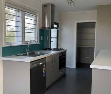 COSY IN BUCKLANDS BEACH - Photo 2
