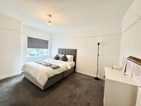 4 bedroom flat to rent - Photo 2