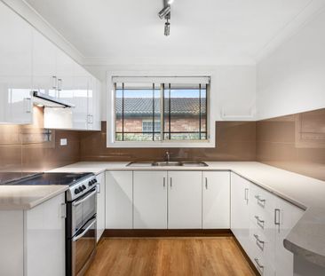 Quiet two bedroom villa in cosy block of 4! - Photo 4