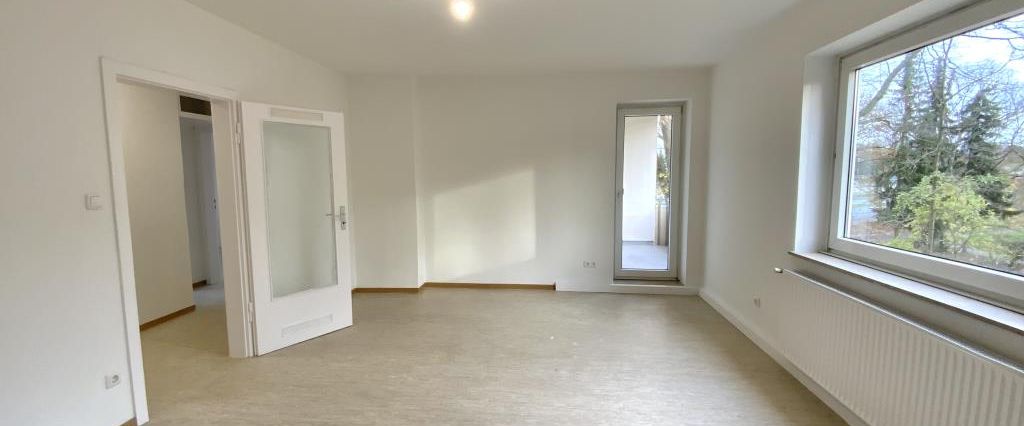 ~ Helle 3-Zimmer-Wohnung mit Balkon in zentraler Lage ~ - Photo 1