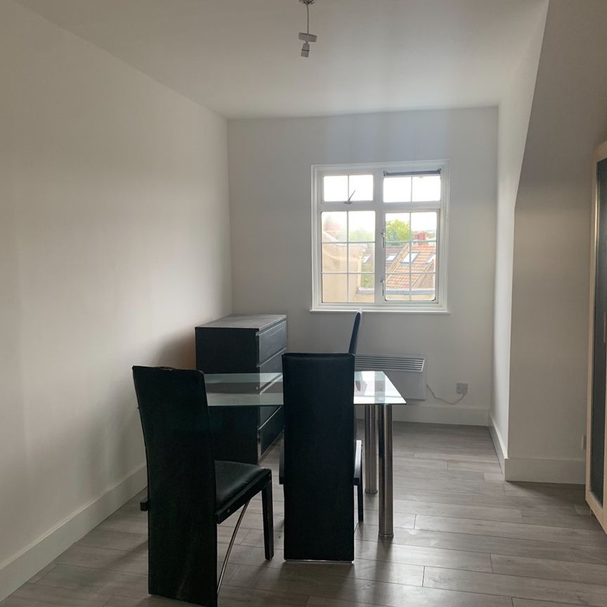 3 Bed Flat, Burnley Road, NW10 - Photo 1