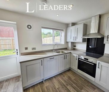 3 bedroom semi-detached house to rent - Photo 4