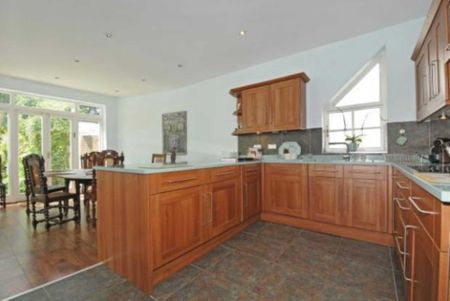 Price £3,000 pcm - Available Now - Unfurnished - Photo 2