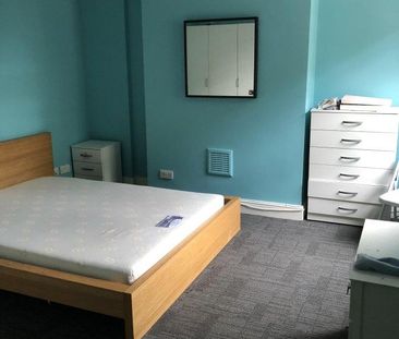 6 bedroom flat to rent - Photo 5