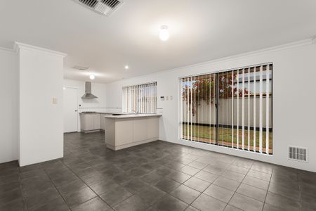 Spacious 4-Bedroom, 2-Bathroom Family Home in Secret Harbour - Photo 2