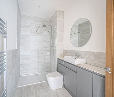 A lovely modern one bedroom flat close to the train station and cit... - Photo 5