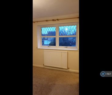 4 bedroom semi-detached house to rent - Photo 4