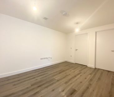 Peterborough - Photo 3