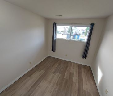 Beautiful 2 Bedroom Unit in Clearview Meadows!! - Photo 4