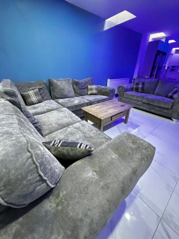 8 bedroom terraced house to rent - Photo 2