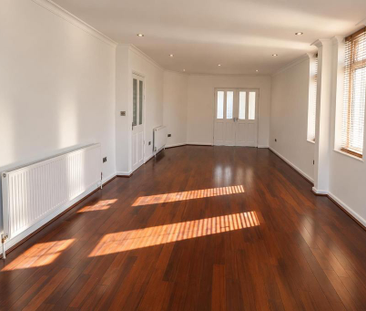 3 bedroom end of terrace house to rent - Photo 2