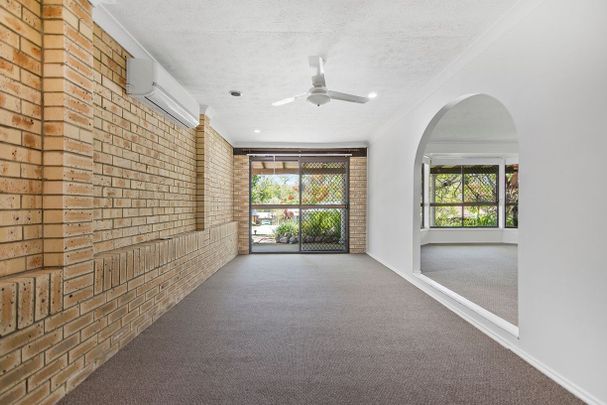 Lovely Family Home in Leafy Surrounds - Photo 1