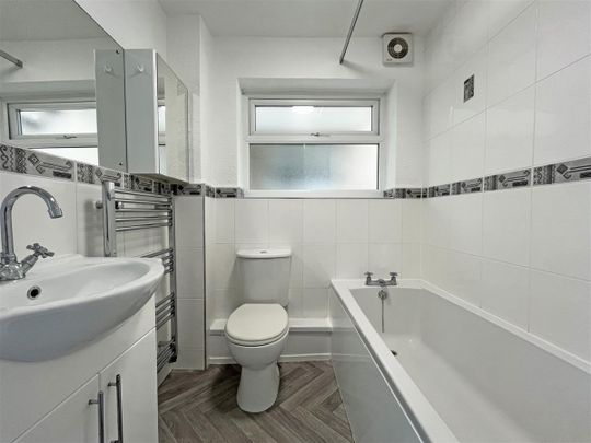 2 bedroom Maisonette to rent - Photo 1