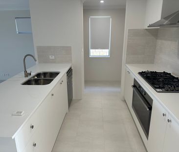 Stylish & Modern 4x2 Family Home - Photo 6