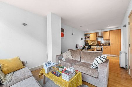 A duplex apartment in Wapping, near to St Katharine Docks, Aldgate and Tower Hill. - Photo 5