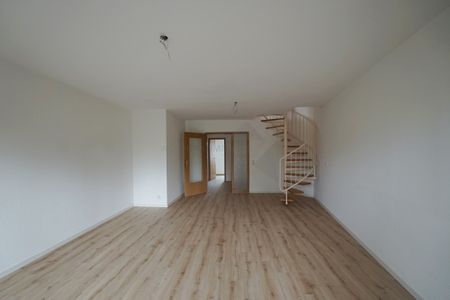 NEU renovierte Maisonette-Wohnung im Dachgeschoss mit Balkon in Marienthal - Photo 5