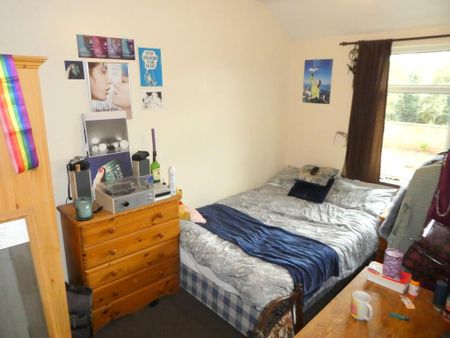 4 bedroom semi-detached house to rent - Photo 5