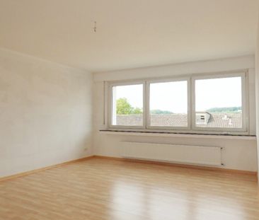 Gepflegte Drei-Zimmerwohnung mit modernem Duschbad und Balkon - Photo 2