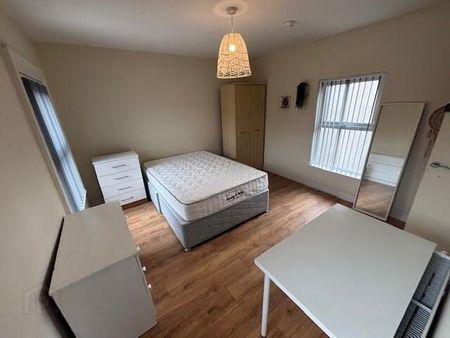 Great 8 Bedroom Apartment, 37 Cromwell Road, Botanic, Belfast, BT7 1JX - Photo 4