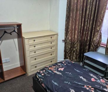 1 bedroom in a house share to rent - Photo 4