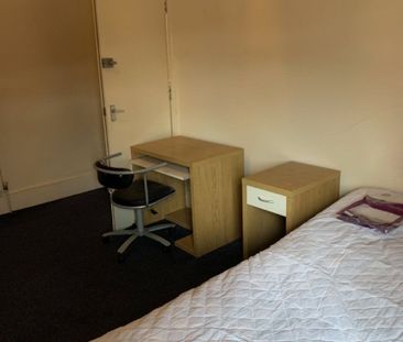 5 bedroom semi-detached house to rent - Photo 6