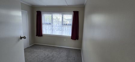 Charming 3BR Home ready to move in now in Papakura - Photo 2