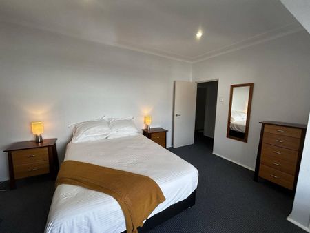 '94 FITZROY' - LARGE, FULLY FURNISHED GRAND 3 BEDROOM APARTMENT - Photo 3