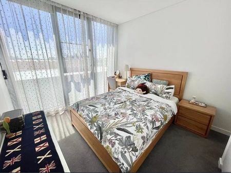 (Fully furnished) LUXURY THREE BEDROOM APARTMENT BY THE CROWN GROUP - Photo 4