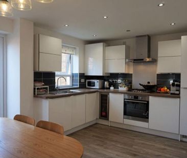 3 bedroom semi-detached house to rent - Photo 6