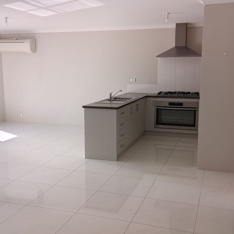 4 Bedroom 2 Bathroom Home - Photo 1