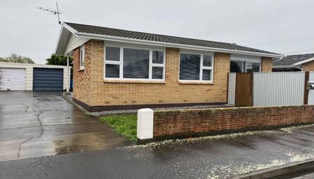 Fully renovated 2 bedroom home - Photo 3