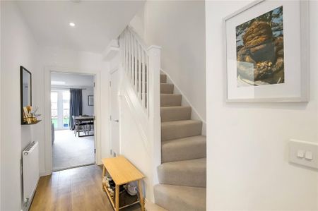 4 bedroom semi-detached house to rent - Photo 2