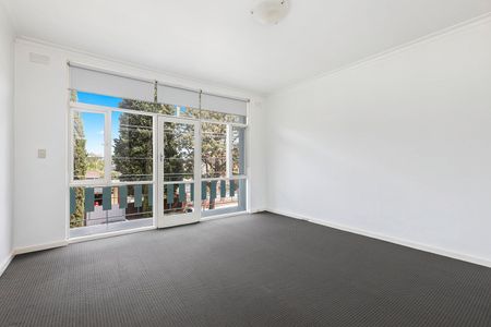 Massive Apartment Living. - Photo 3