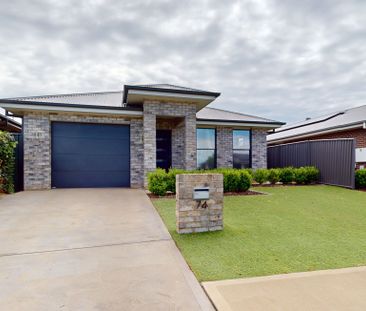Southlakes Stunner! - Photo 1