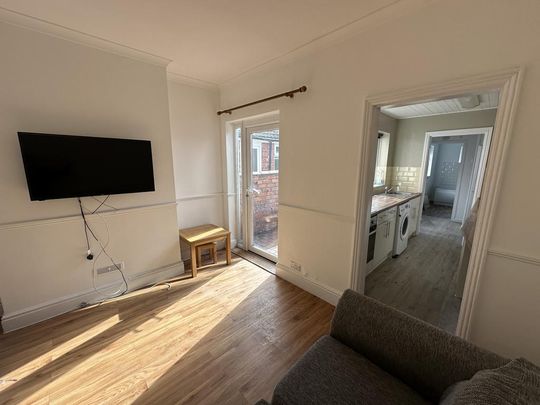 4 bedroom terraced house to rent - Photo 1