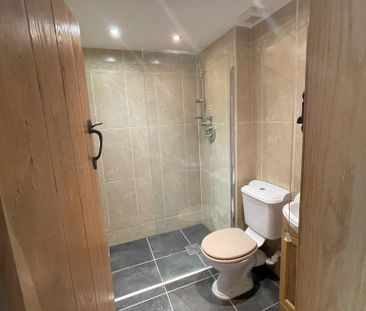 2 bedroom character property to rent - Photo 6