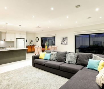 Spacious 4-Bedroom Home in Craigieburn - Photo 2