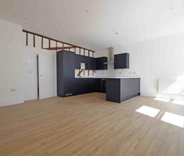 3 bedroom flat to rent - Photo 4