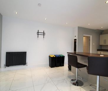 4 bedroom terraced house to rent - Photo 2